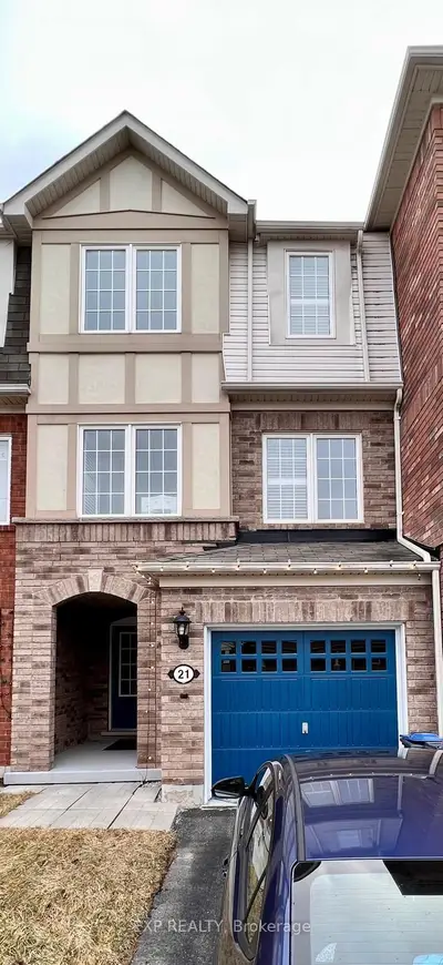 Att/Row/Townhouse in Brampton