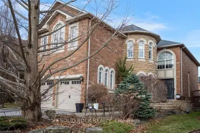 34 Forsyth Crescent, Halton Hills, On L7g 6g3