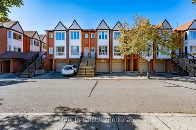 Condo Townhouse in Burlington