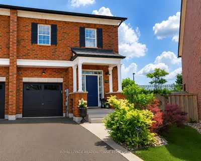 Att/Row/Townhouse in Milton