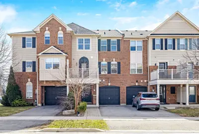 Att/Row/Townhouse in Oakville