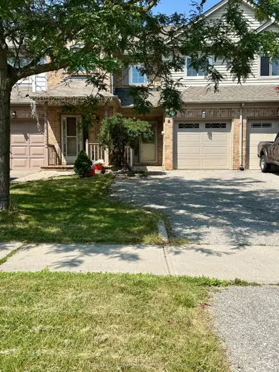 Att/Row/Townhouse in Oakville