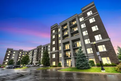 Condo Apartment in Milton