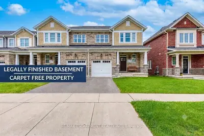 Att/Row/Townhouse in Oakville