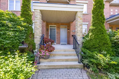19b Hobden Place, Toronto, On M9r 3r6