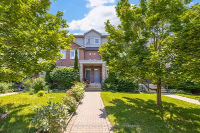 Att/Row/Townhouse in Toronto