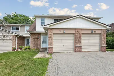 Condo Townhouse in Mississauga