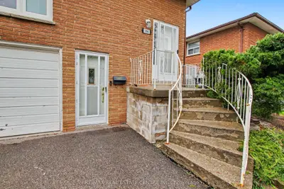 396 Pinemeadow Avenue, Mississauga, On L5b 2j9