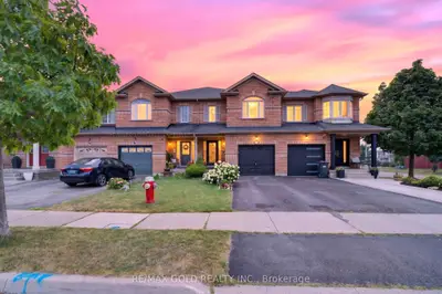 Att/Row/Townhouse in Brampton