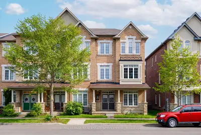 Att/Row/Townhouse in Oakville