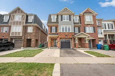 Att/Row/Townhouse in Brampton