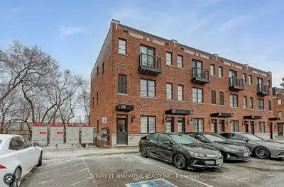 Condo Townhouse in Burlington