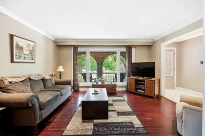 1199 Melton Drive, Mississauga, On L4y 4a9