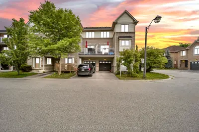 Att/Row/Townhouse in Milton