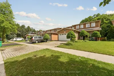 102 Coronation Circle, Brampton, On L6z 4a7