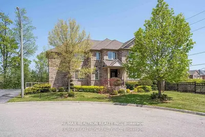 12 Edgevalley Court, Brampton, On L6p 2p8