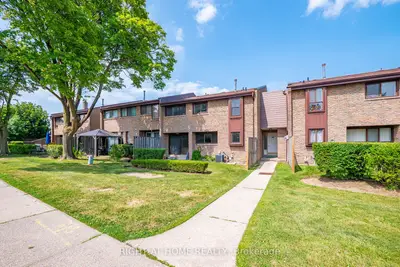 Condo Townhouse in Mississauga