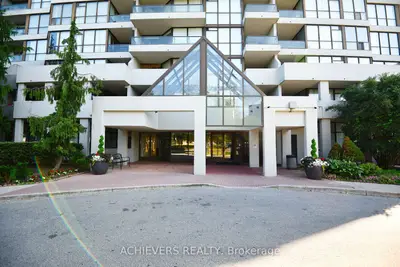 1 Rowntree Road 914, Toronto, On M9v 5g7