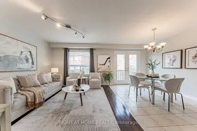 Att/Row/Townhouse in Brampton