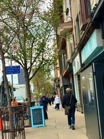 802 Bloor Street W, Toronto, On M6g 1l9