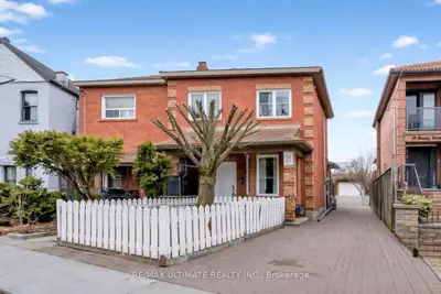 Duplex in Toronto