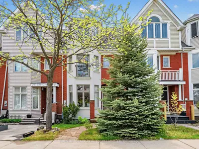 Att/Row/Townhouse in Oakville