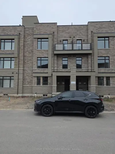 Att/Row/Townhouse in Oakville