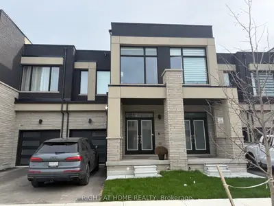 Att/Row/Townhouse in Oakville