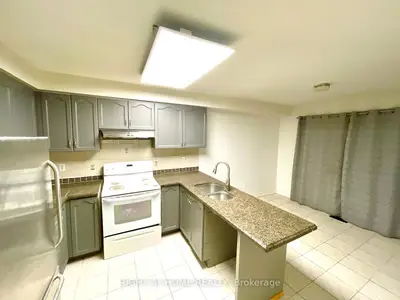 Att/Row/Townhouse in Brampton
