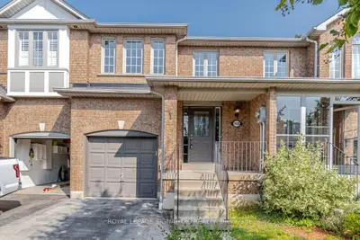 Att/Row/Townhouse in Burlington