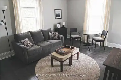 164 Trafalgar Road 1, Oakville, On L6j 3g6