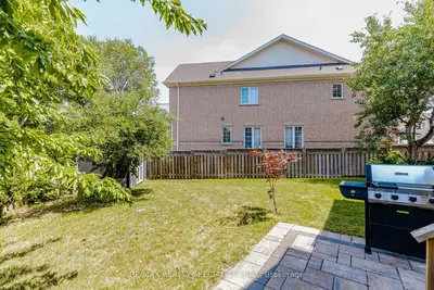8 Tovey Terrace, Brampton, On L6r 0e5