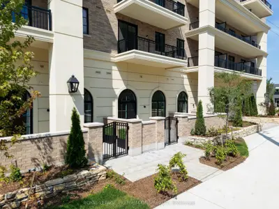 38 Earlington Avenue 304, Toronto, On M8x 0b6