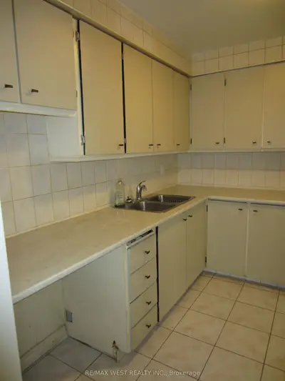 2965 Islington Avenue 8, Toronto, On M9l 2k8