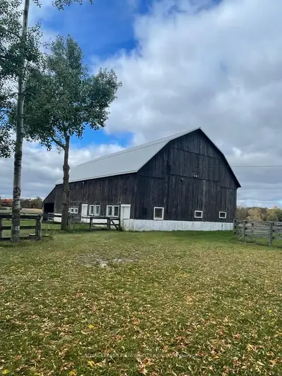 14264 Eighth Line (barn), Halton Hills, On L7g 4s4