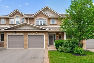 Condo Townhouse in Burlington