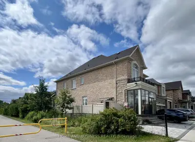 152 Marvin Avenue, Oakville, On L6h 0z7