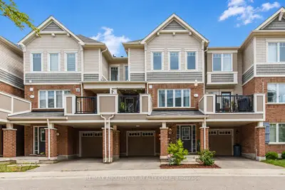 Att/Row/Townhouse in Milton