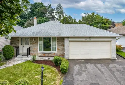 2390 Pyramid Crescent, Mississauga, On L5k 1c9