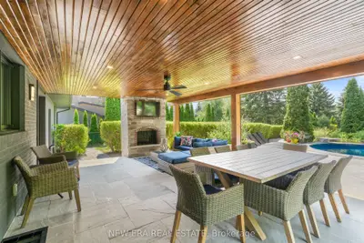 261 Pinetree Way, Mississauga, On L5g 2r4