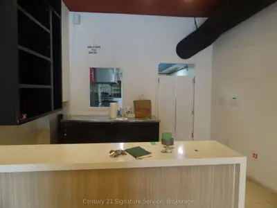 1376 Queen Street Main Floor, Toronto, On M6k 1l7