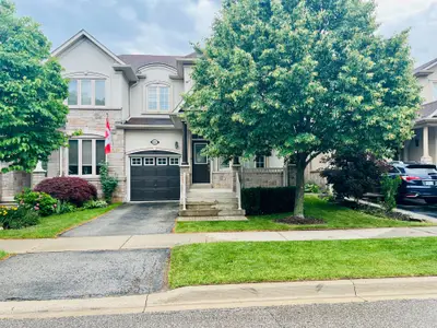 Att/Row/Townhouse in Oakville