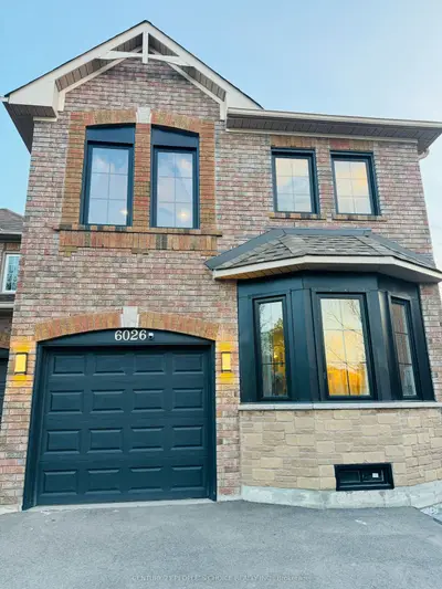 Att/Row/Townhouse in Mississauga