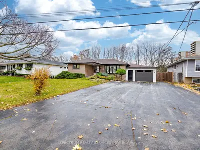 914 Francis Road, Burlington, On L7t 3y2