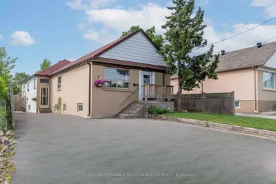 Triplex in Toronto