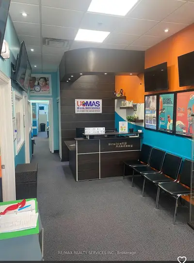 19 Woodbine Downs Boulevard 105, Toronto, On M9w 6n5