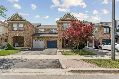 Att/Row/Townhouse in Milton
