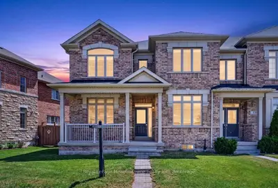 Att/Row/Townhouse in Milton