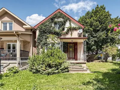 18 Dunraven Drive, Toronto, On M6m 1h1