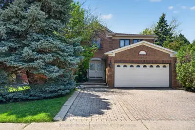 Detached in Oakville